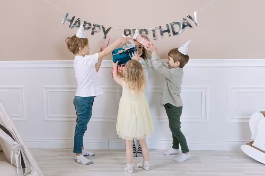Scatola dei Ricordi di Compleanno: Personalizza il Coperchio con Foto e Dediche