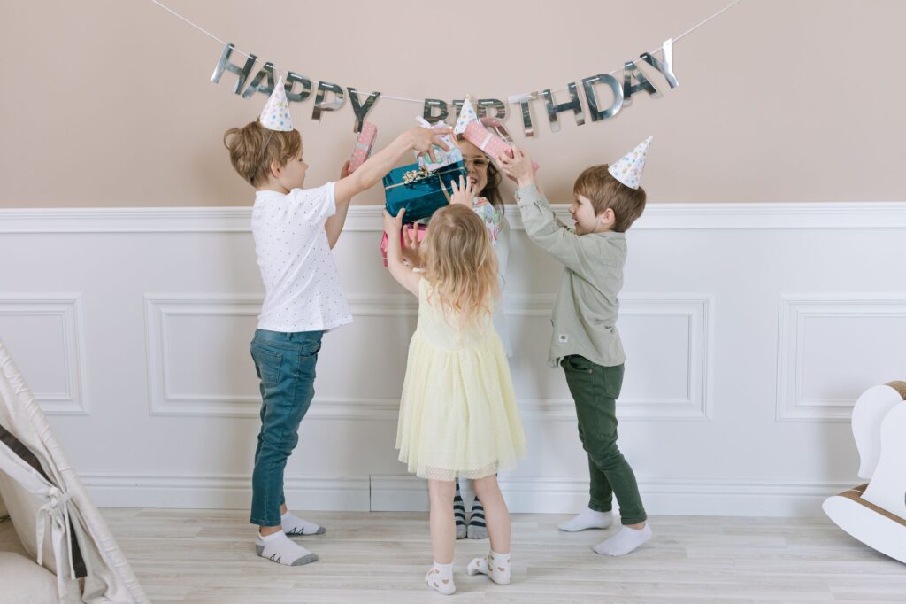 Scatola dei Ricordi di Compleanno: Personalizza il Coperchio con Foto e Dediche