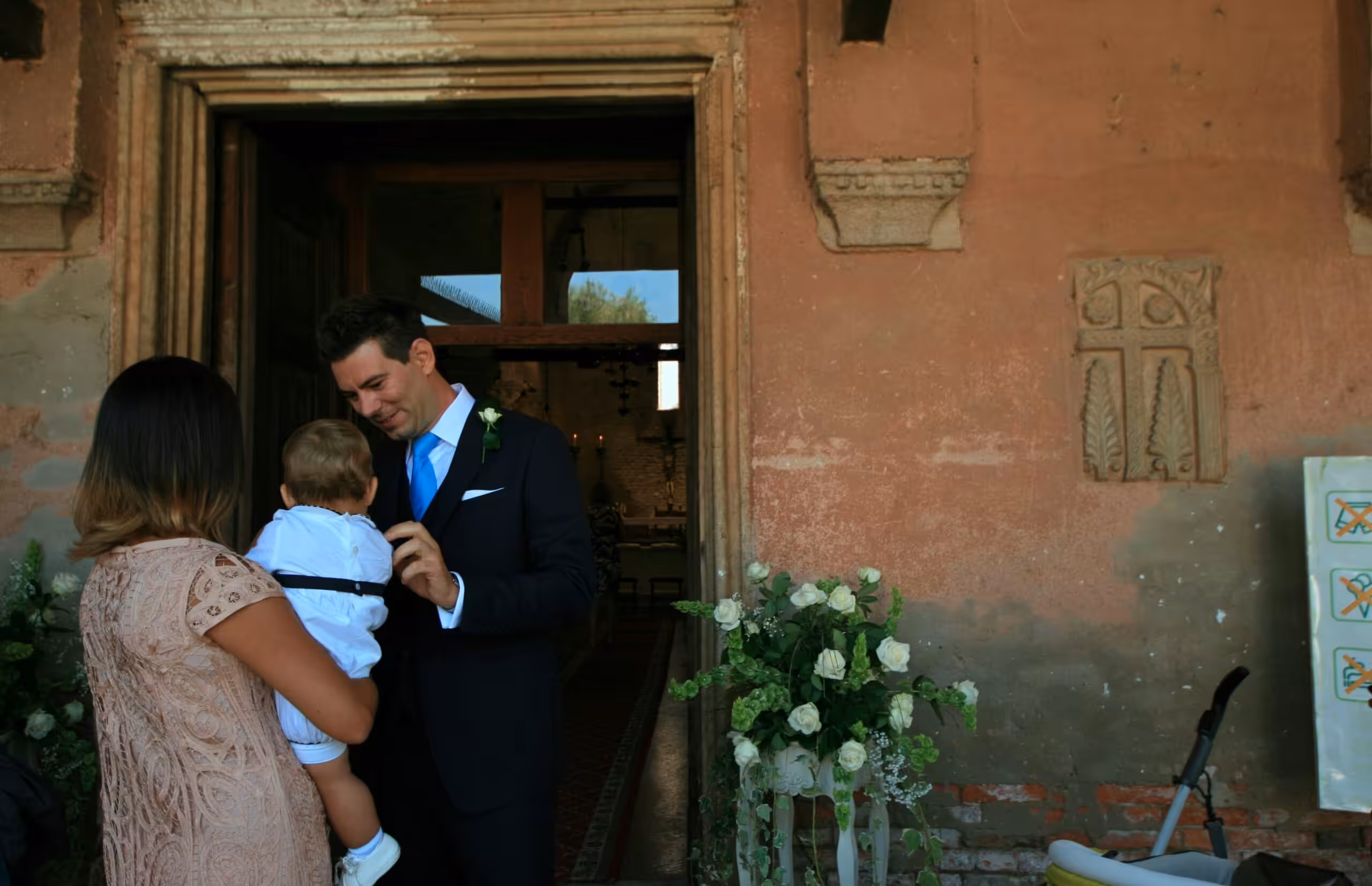 Famiglia alla festa della cresima con frasi e auguri